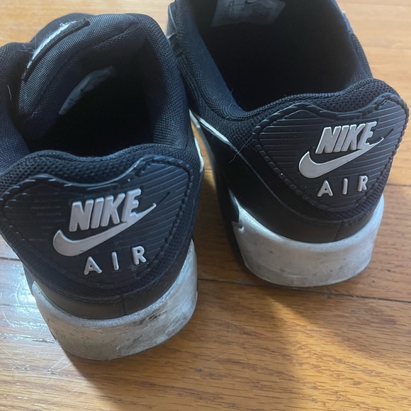 Air Max - Picture 3 of 3